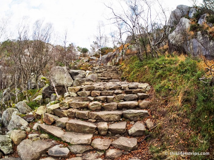 Hiking Preikestolen