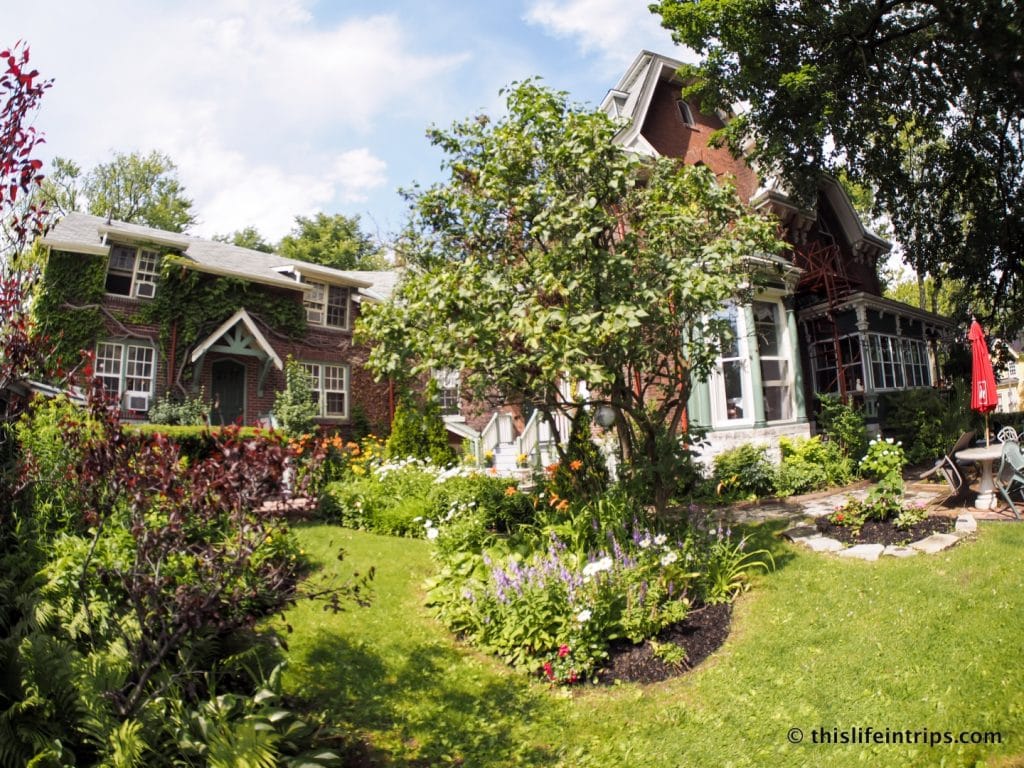 The beautiful garden of Hochelaga Inn