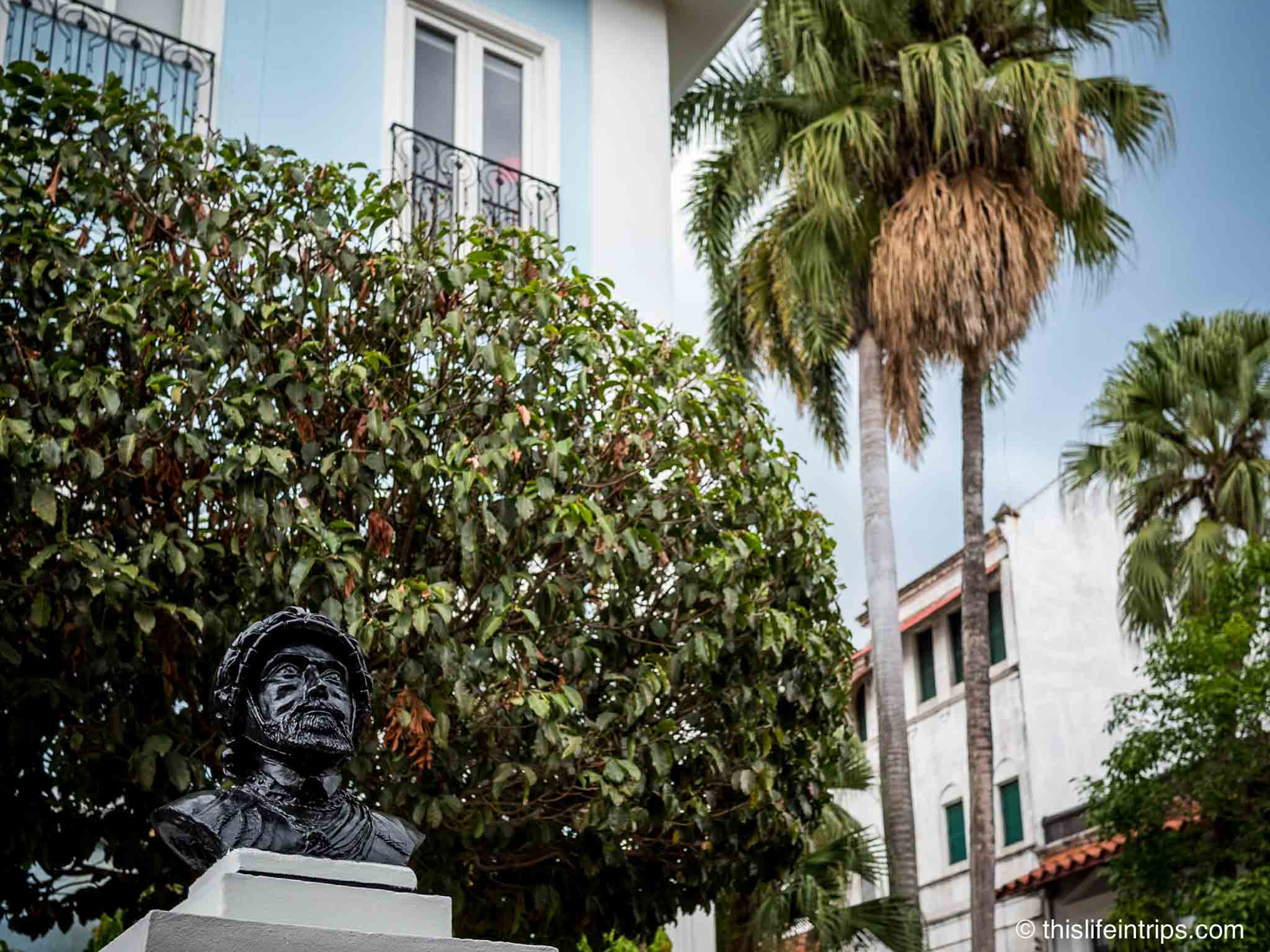 Enjoy the ambiance of Independence Plaza in the heart of Panama City