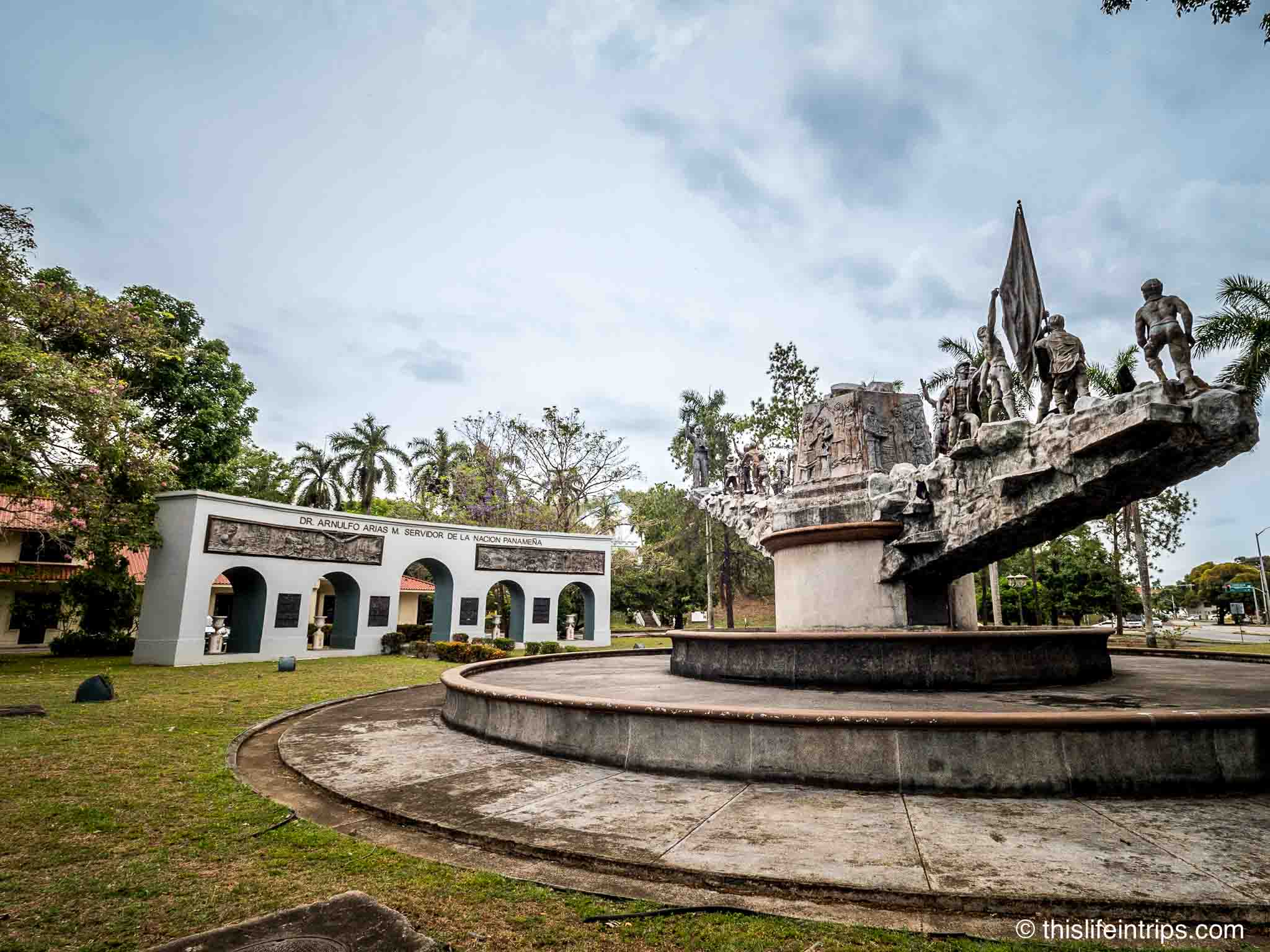 Learn about the engineering of the Panama Canal at Miraflores.