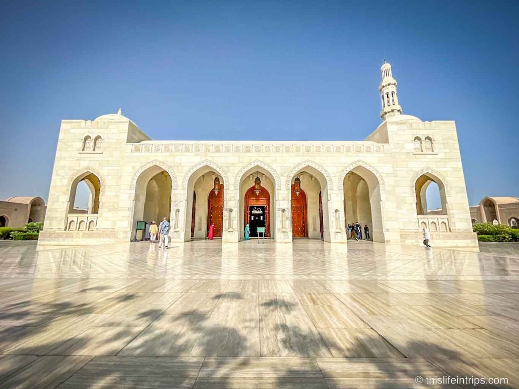 Cultural and religious significance of Sultan Qaboos Grand Mosque