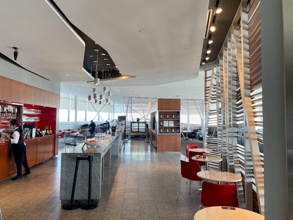 Ottawa Airport lounge features at Maple Leaf Lounge