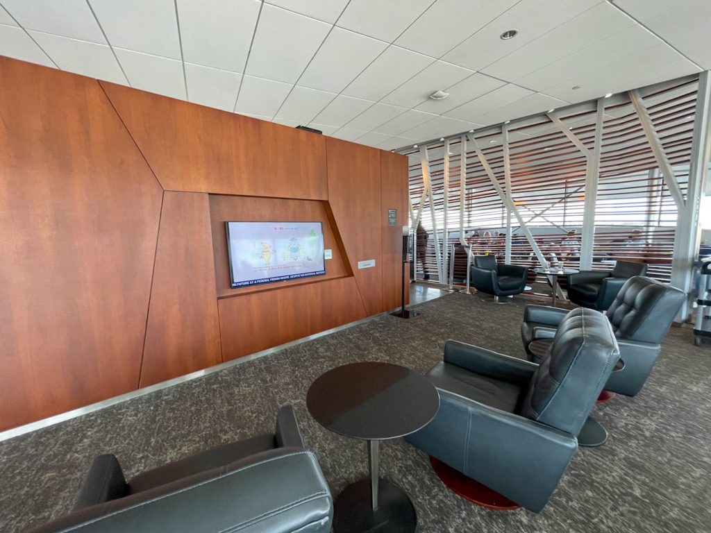 Services and comforts at Maple Leaf Lounge Ottawa