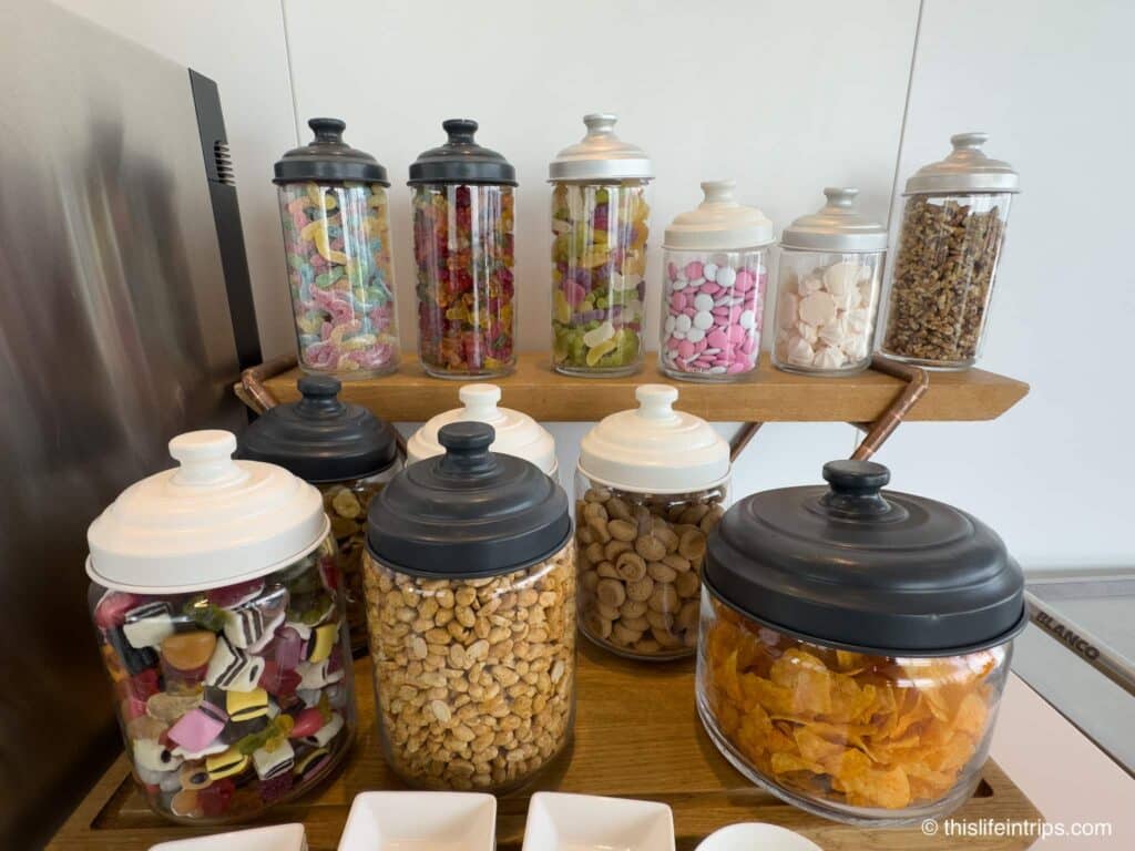 candy station at the MUC Lufthansa business class lounge
