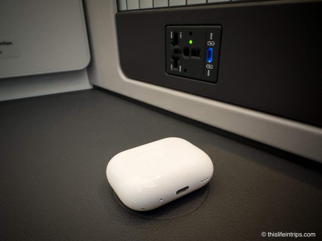 Airpod pros wireless charging on Allegris Lufthansa business class seat