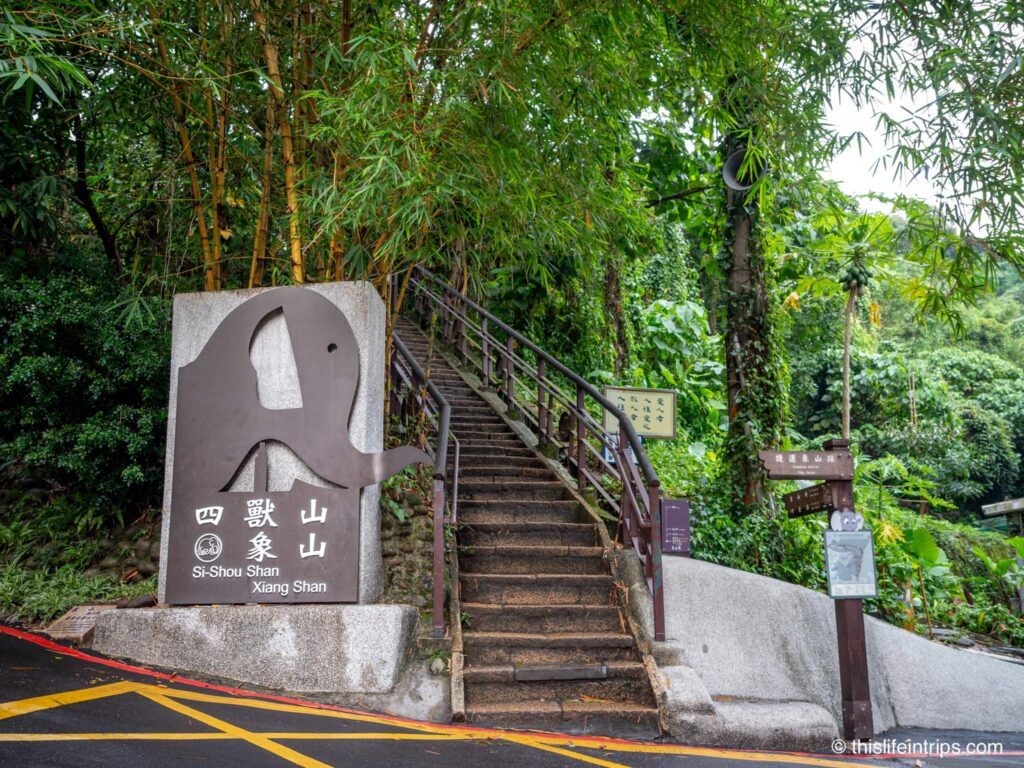 Elephant Mountain trailhead in Taipei