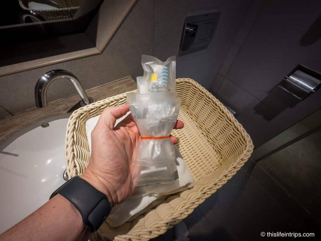 Shower amenities provided by the Plaza Premium Taipei Lounge