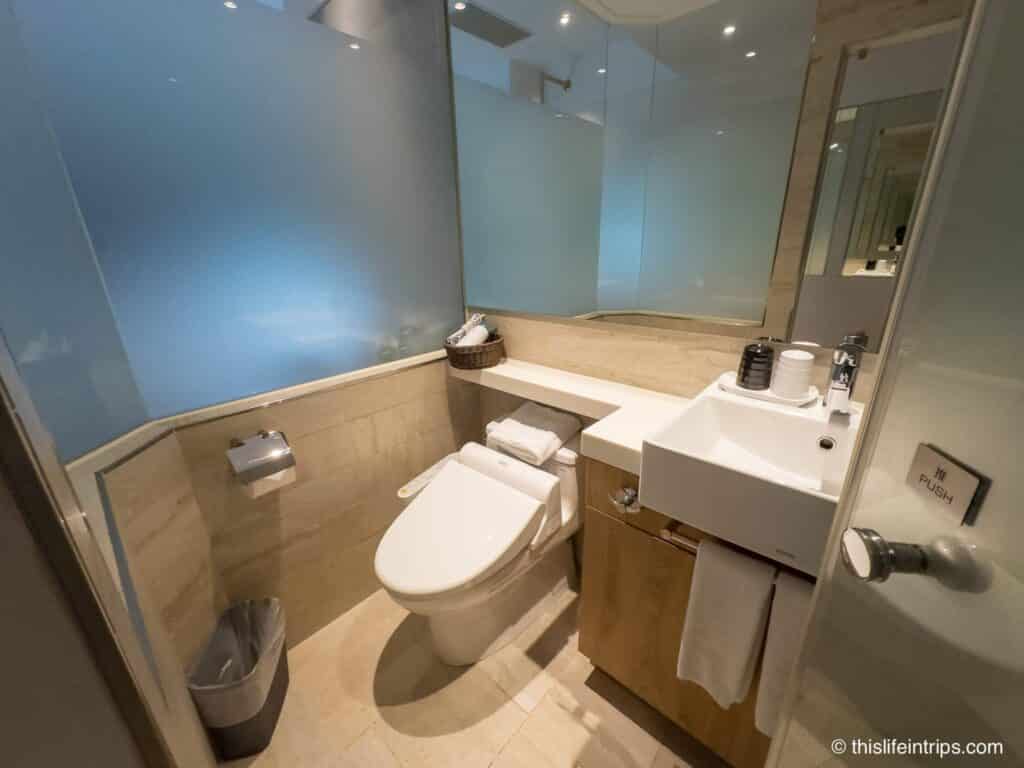 Hotel Relax Five washroom