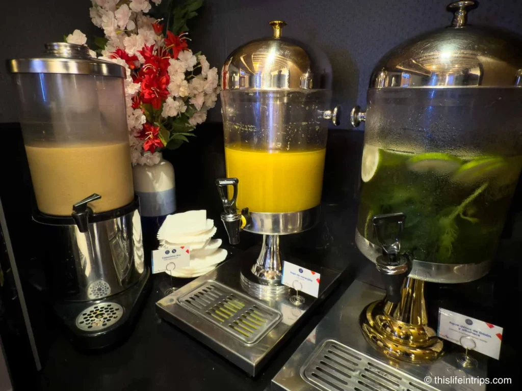 juices at the Sala VIP Quito Airport lounge