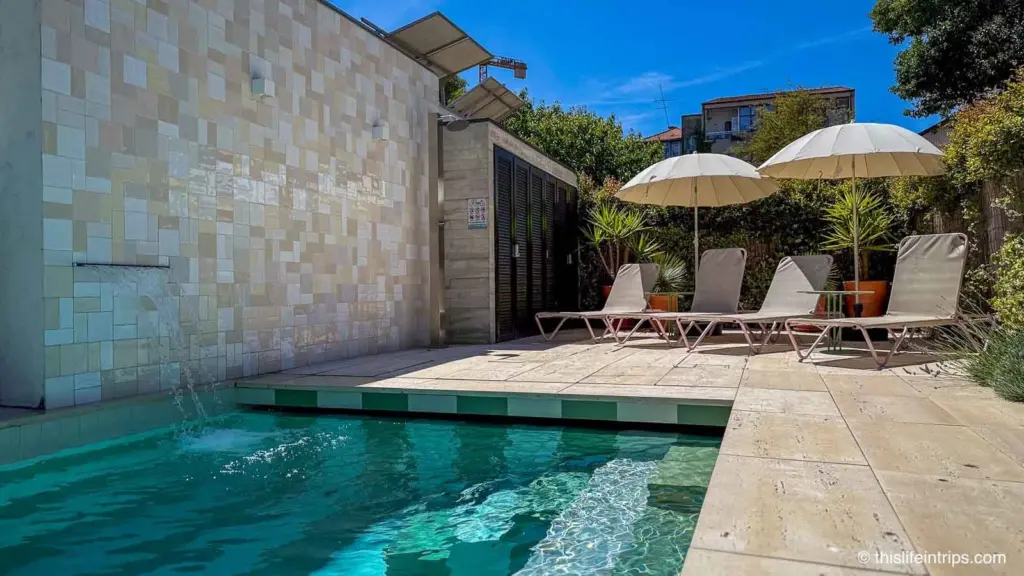 Pool at the Canto de Luz boutique hotel in Porto