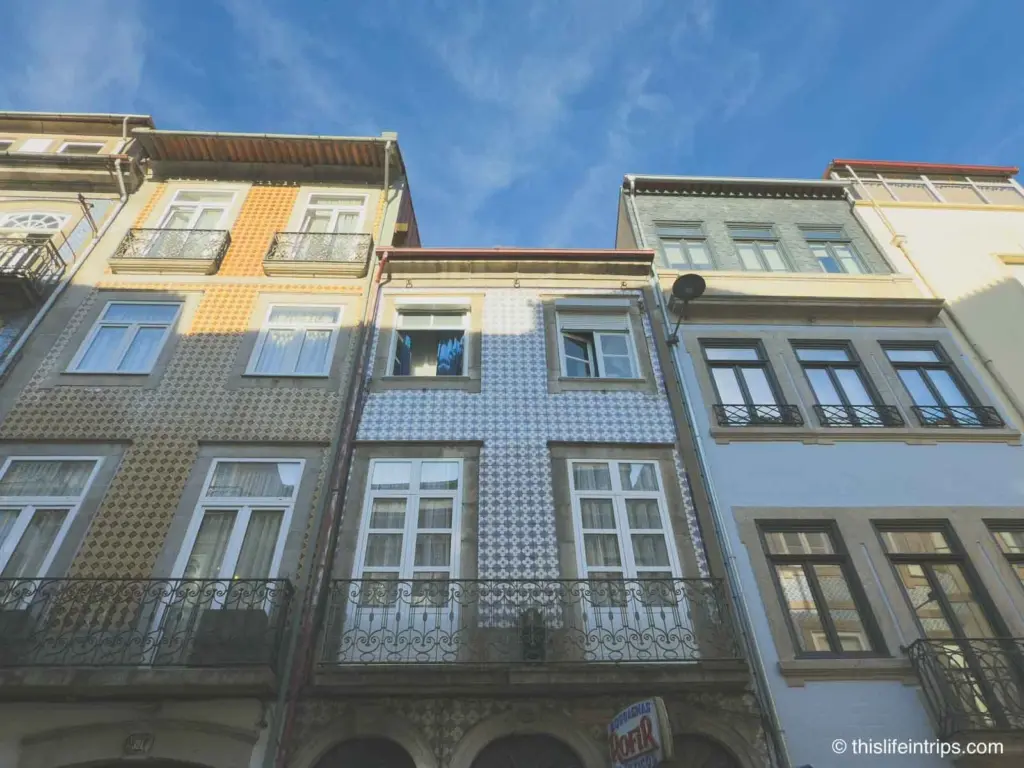 Exterior buildings near the Canto de Luz. A very unassuming facade.