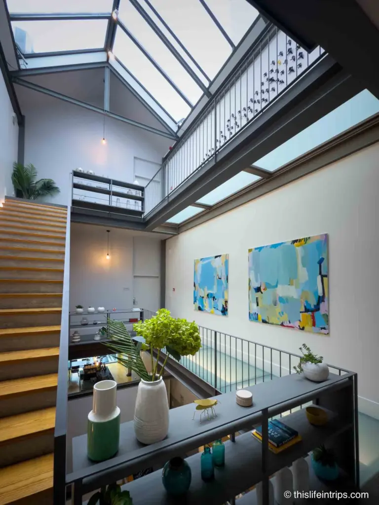 Canto de Luz stairwell with beautiful artwork and decor