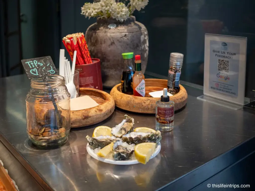 Porto bolhao market oysters
