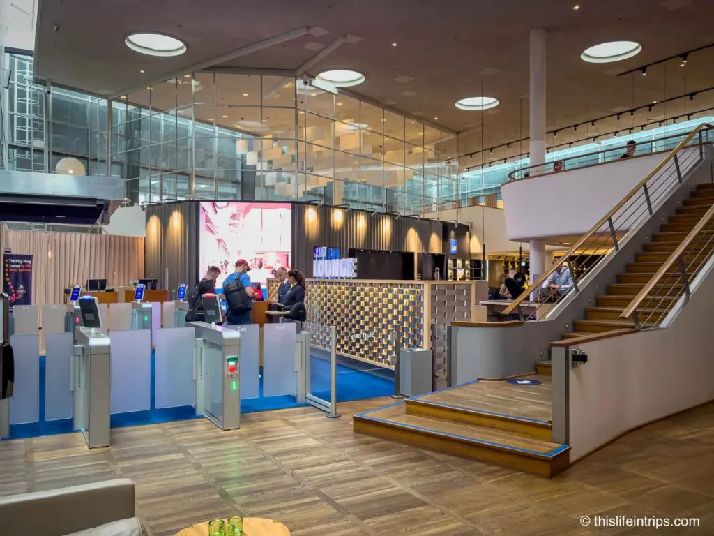 Inside the SAS Copenhagen Lounge