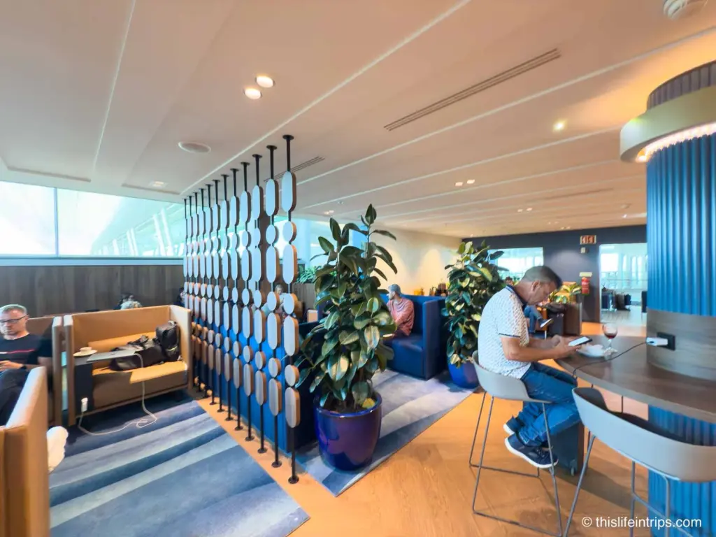 Porto airport lounge seating