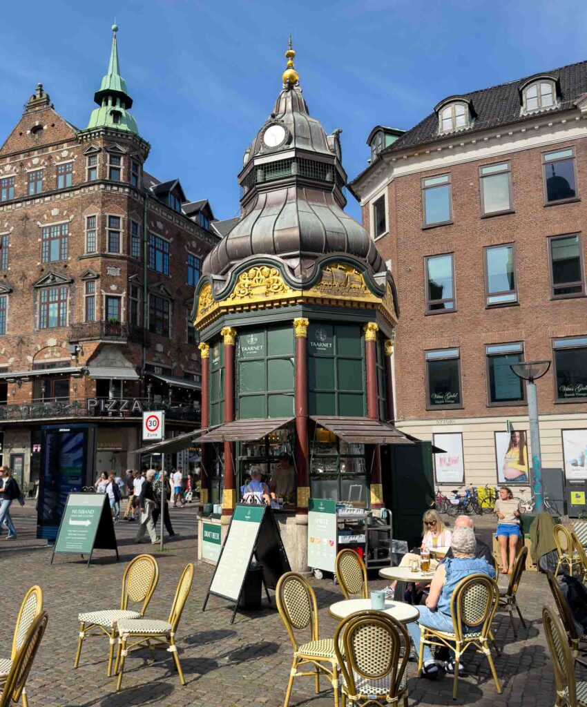 A Telefon kiosk bar in Copenhagen